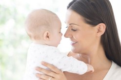 صوته لا يفارقني.. أريد استرجاع ابني الرضيع بعدما وهبته لأختي العاقر