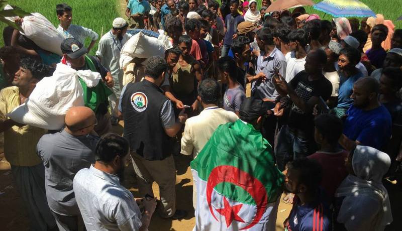 بالصور منح مساعدات إنسانية جزائرية لمسلمي الروهينغا