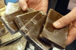 بارون يستغلّ زيارة شقيقه بسجن الشلف لإبرام صفقات للمتاجرة بقنطار من المخدرات