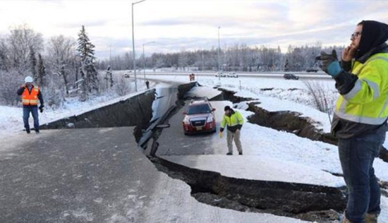 زلزال مدمر بقوة 7.8 درجة يضرب ألاسكا ومخاوف من وقوع “تسونامي”