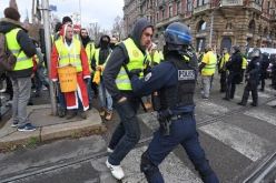 الجيش في مواجهة “السترات الصفراء” بفرنسا واعتقال 31 شخصا