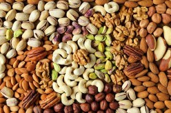 تناول حفنة من المكسرات يوميا يحميك من “مرض العصر”