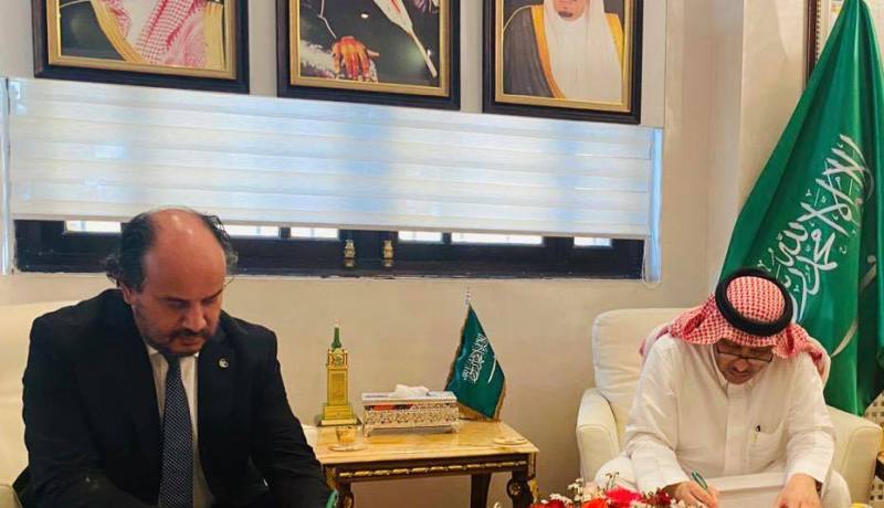 السفير السعودي يسلم 350 طن من التمور لبرنامج الغذاء العالمي في الجزائر