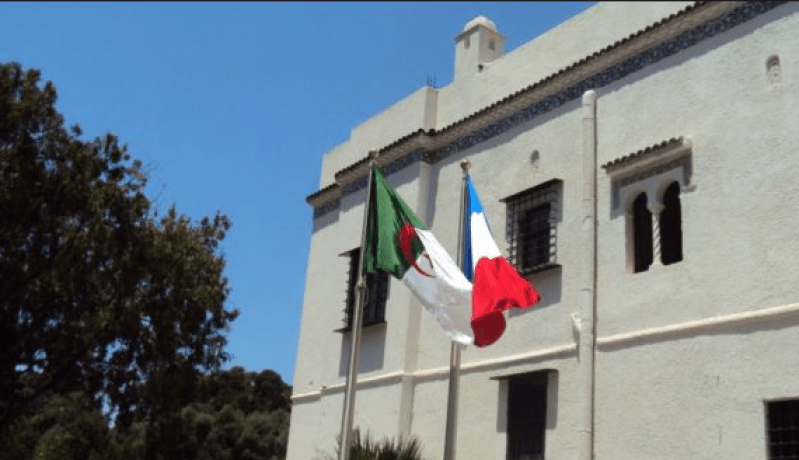 السفارة الفرنسية بالجزائر تلغي مواعيدها الثقافية إثر تحطم الطائرة العسكرية