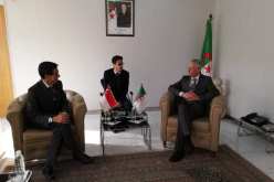 وزير الصناعة والمناجم فرحات آيت علي براهم يستقبل سفير سنغافورة