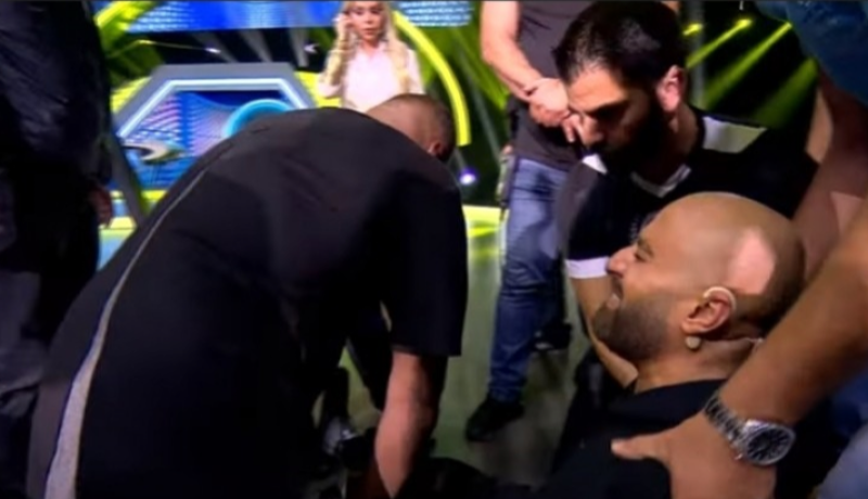 بالفيديو.. سقوط خطير لأحمد السقا في برنامجه وذعر في الاستوديو