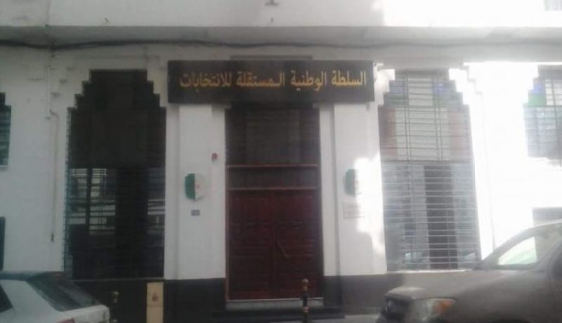 السلطة الوطنية المستقلة للانتخابات تذكر بضرورة التقيد بتعليماتها في التنظيم والتحضير للاستفتاء على مشروع تعديل الدستور