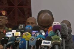 شاهد دموع المبعوث الإثيوبي لدى إعلانه توقيع الإتفاق السوداني