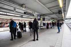 حادثة تهز السويد.. ترمي بنفسها وطفليها أمام القطار