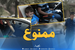 سائقو السيارات يخاطرون بحياة أبنائهم في المقاعد الأمامية للسيارة