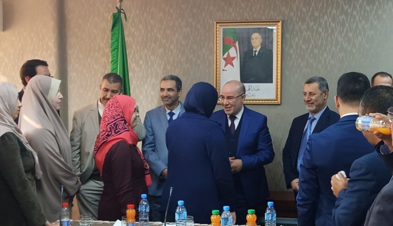 بالصور.. إطارات وموظفو وزارة الشؤون الدينية يحتفلون بتجديد الثقة في بلمهدي
