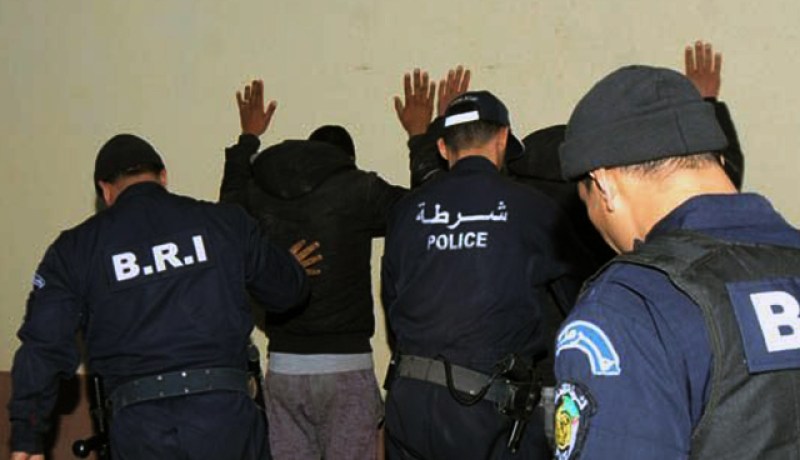 شرطة قصر الشلالة توقف شخصين احتالا على امرأة مقابل استفادتها من سكن