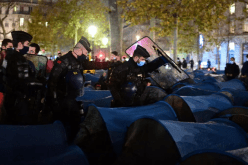 الشرطة الفرنسية تستعمل القوة لاخلاء مخيمات اللاجئين في باريس