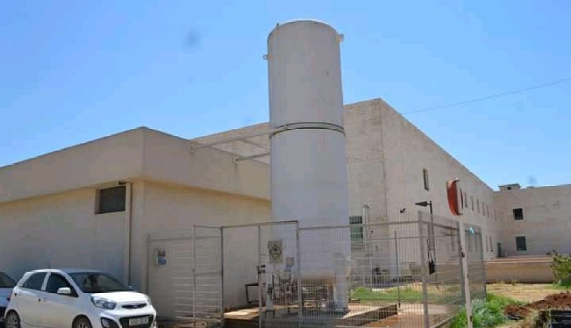 بالصور.. وضع الخزان الثاني للأكسجين حيز الخدمة بمستشفى الأختان باج بالشلف