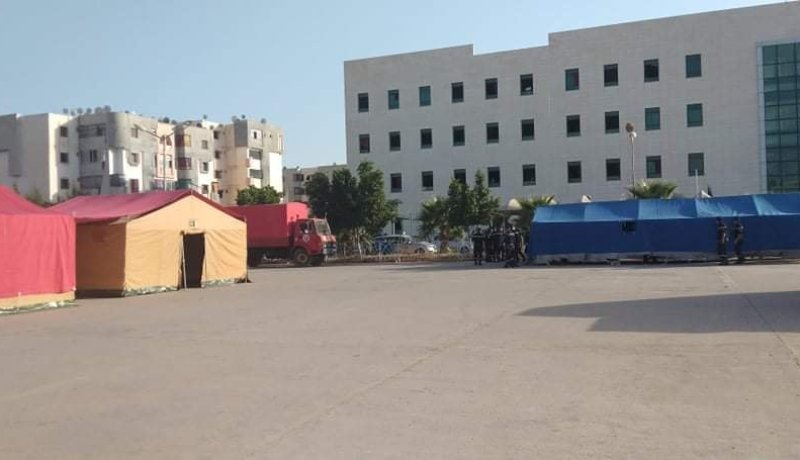 بالصور.. نصب 8 خيم بمستشفى الشلف للوقاية من انشار كورونا