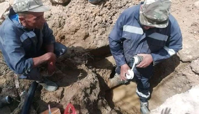 الشلف.. الجزائرية للمياه تصلح نقطتين لتسرب المياه ببلدية أبو الحسن