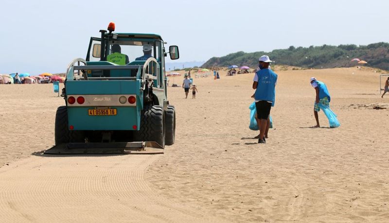 العاصمة.. جمع 32.94 طن من النفايات بالشواطئ منذ افتتاح موسم الاصطياف