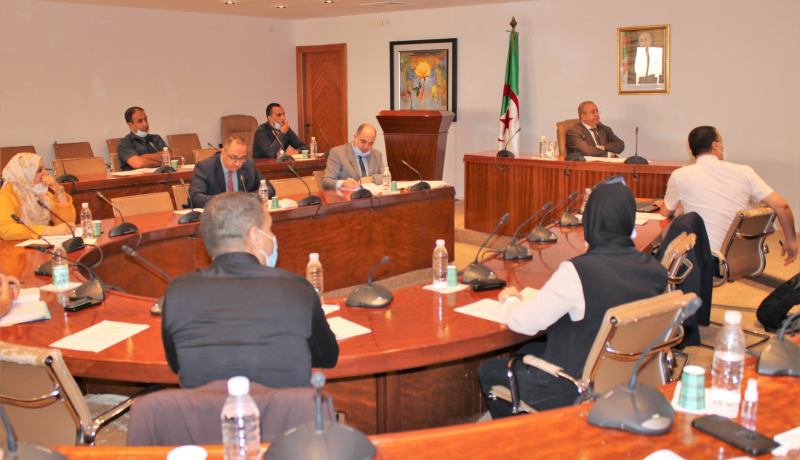 وزير الصناعة يجتمع بمسؤولي المجمع الجزائري للتخصصات الكيميائية (ACS)