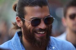 بالفيديو.. مظاهرة في أيطاليا والسبب بطل مسلسل “الطائر المبكر”!