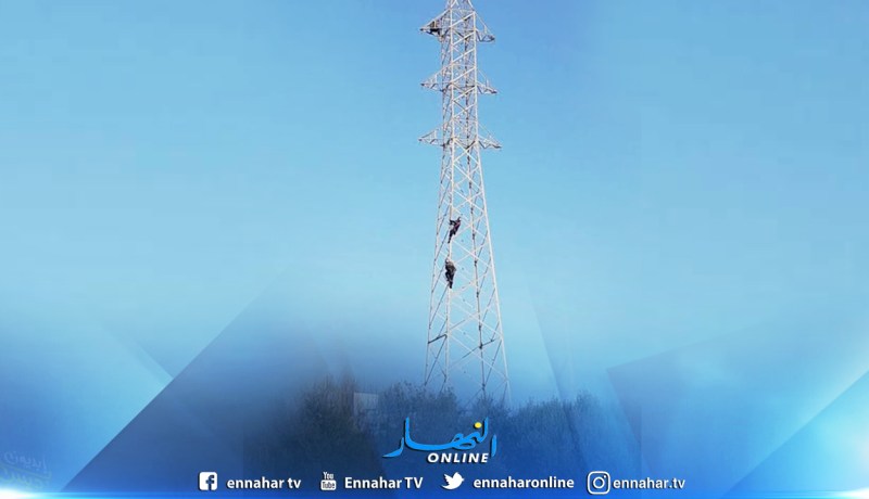 بالصور.. محاولة إنتحار شخص من أعلى عمود بعين الله في العاصمة