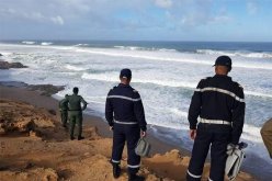 امواج شاطئ لامدراق الصخري تلقي بجثة شخص بوهران