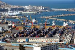 تجارة خارجية: عجز بـ 1.37 مليار دولار في الميزان التجاري