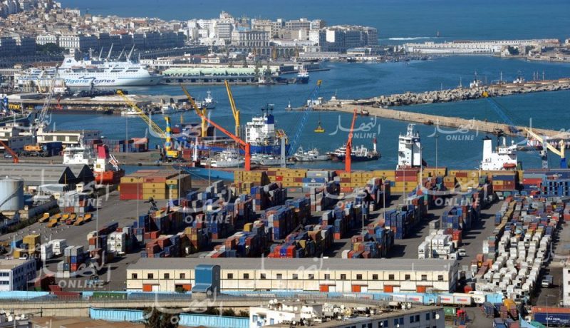 تجارة خارجية: عجز بـ 1.37 مليار دولار في الميزان التجاري