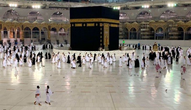 السعودية: وصول أوّل فوج من معتمري الخارج قادمين من إندونيسيا وباكستان