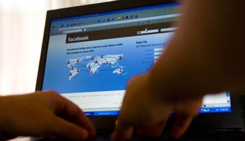جامعي من البويرة يخترق حساب «فايسبوك» كهل من العطاف وينشر صور عائلته لابتزازه