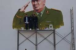 بالصور.. شباب من بلدية بازر سكرة بسطيف يرسمون جدارية للفقيد أحمد قايد صالح