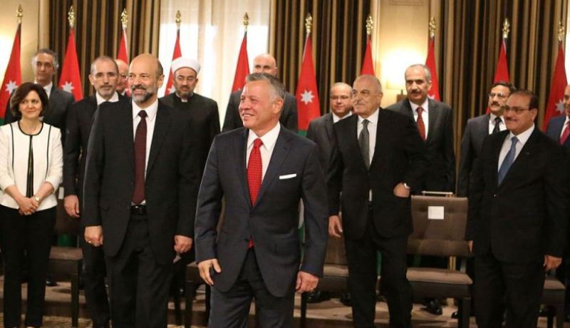 استقالة جميع وزراء الحكومة الأردنية