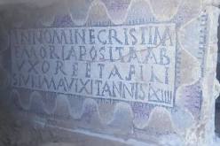 خبراء في الآثار بنقرين في تبسة لنقل اللوحة الفسيفسائية المكتشفة