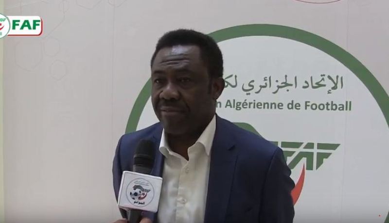 بالفيديو.. مبعوث الفيفا:”سندعم الفاف ماديا وفنيا من أجل مشروعها لبناء مراكز تكوين”