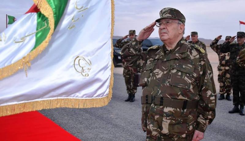 قايد صالح: هدفنا بناء جيش قوي وعصري ومتطور