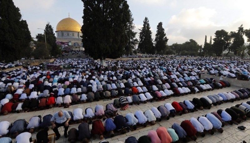 أكثر من مئة ألف مصل يؤدون صلاة عيد الأضحى بالمسجد الأقصى