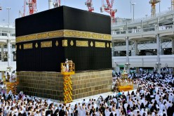 بالصور.. تجهيز كسوة جديدة للكعبة بجيل جديد من الصناع