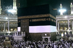 رفع ثوب الكعبة استعدادا للحجّ