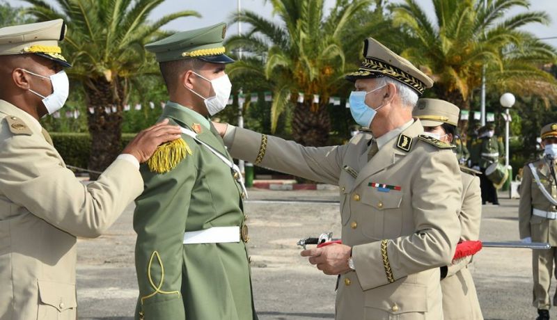 اللواء عبد القادر بن جلول يشرف على تخرج الدفعات بالمدرسة التطبيقية لمصالح الصحة العسكرية