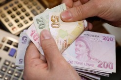 تراجع الليرة التركية إلى أدنى مستوياتها