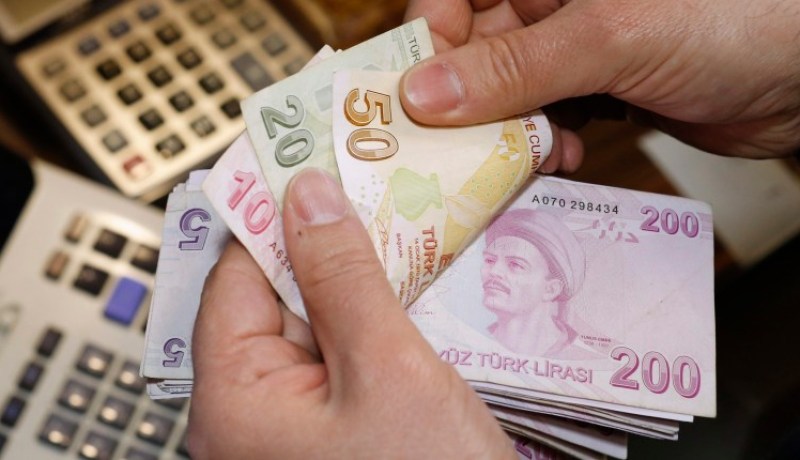 تراجع الليرة التركية إلى أدنى مستوياتها