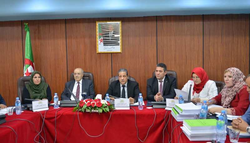 بالصور.. لجنة المالية والميزانية بالبرلمان تستقبل ممثلي المحامين والموثقين
