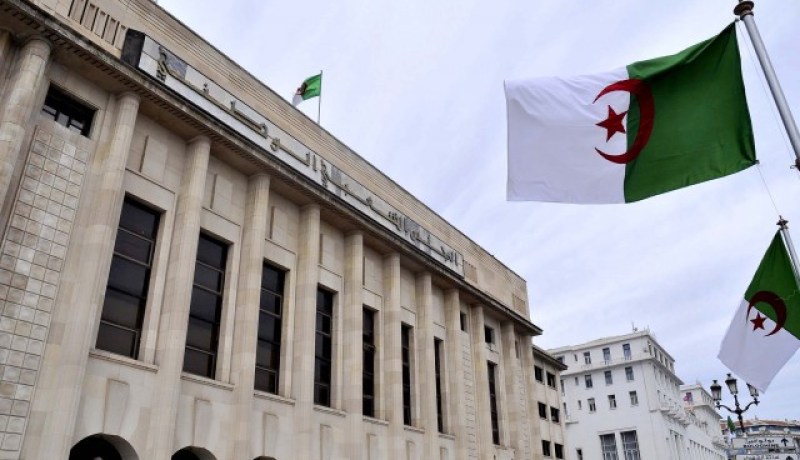 زوجة نائب تهاجم برلمانية داخل المجلس.. تنزع خمارها ثم تعتدي عليها بالضرب