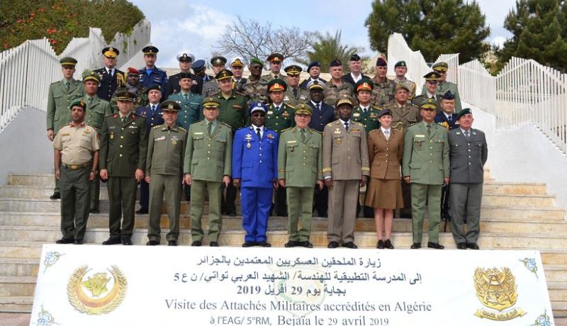 بالصور.. زيارة لوفد من الملحقين العسكريين للمدرسة التطبيقية للهندسة ببجاية 