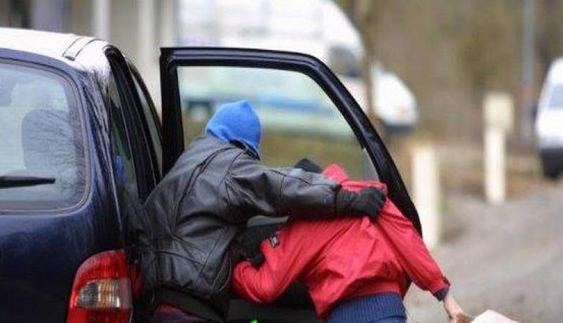 مجهولون يختطفون قاصرا ويرمونه على حافة الطريق بالمدية