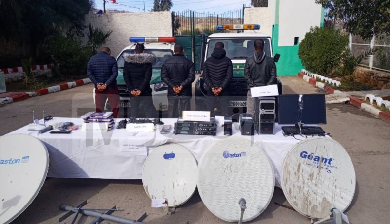 المدية: توقيف عصابة أنشأت شبكة بث فضائي أرضي لقنوات مشفرة وحجز أجهزة حساسة