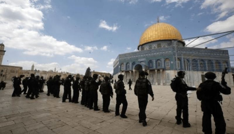 مستوطنون يقتحمون مجددا المسجد الأقصى تحت حراسة مشددة لقوات الإحتلال