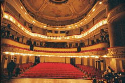 بن دودة: يجب إيجاد حلول “عقلانية” و”جذرية” لعصرنة المسرح الجزائري