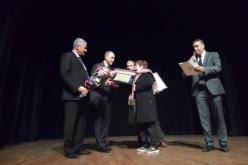 بالصور.. أيام المسرح الجهوي لوهران تختتم بتكريم علولة وسيراط بومدين