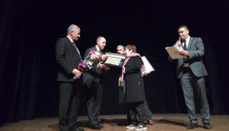 بالصور.. أيام المسرح الجهوي لوهران تختتم بتكريم علولة وسيراط بومدين