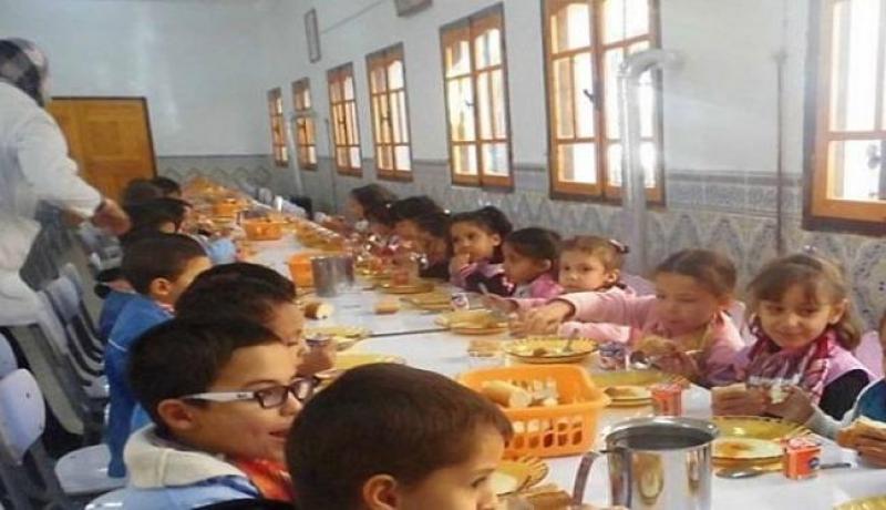 المسيلة.. توقيف موظف وشريكيه متلبسين بسرقة مواد من مطعم مدرسي